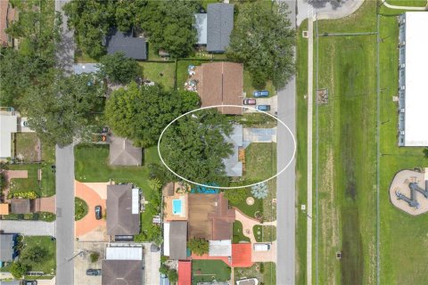 House in Tampa, Florida 3 bedrooms, 141.4 sq.m. № 2225349 - photo 27