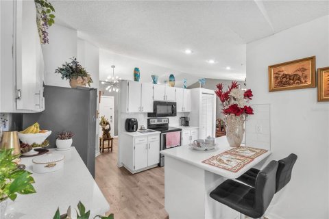 House in Tampa, Florida 3 bedrooms, 141.4 sq.m. № 2225349 - photo 9
