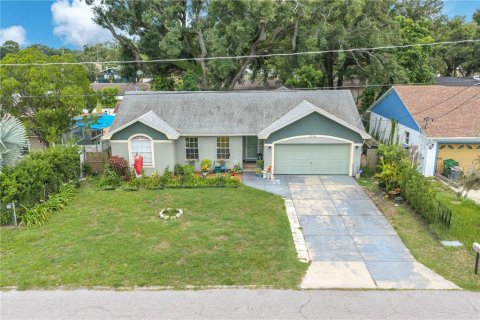 House in Tampa, Florida 3 bedrooms, 141.4 sq.m. № 2225349 - photo 2