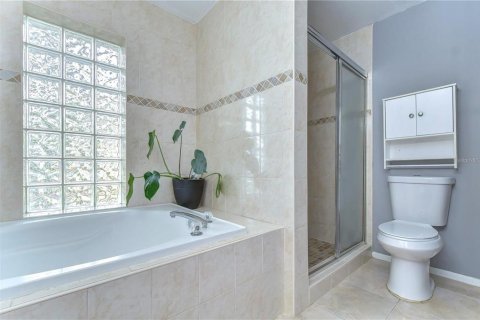 House in Tampa, Florida 3 bedrooms, 141.4 sq.m. № 2225349 - photo 17