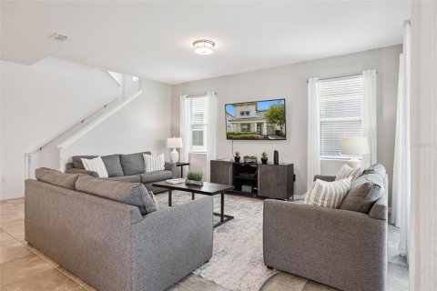 Casa en venta en Kissimmee, Florida, 6 dormitorios, 278.52 m2 № 2298214 - foto 6