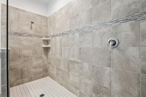 Casa en venta en Kissimmee, Florida, 6 dormitorios, 278.52 m2 № 2298214 - foto 25