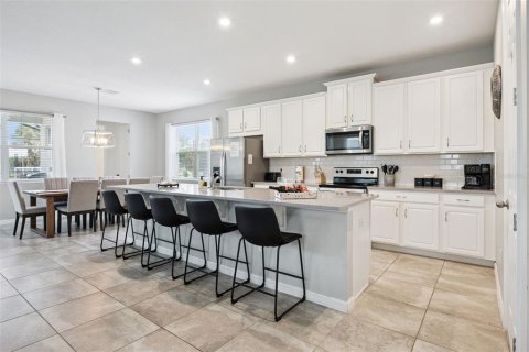 Casa en venta en Kissimmee, Florida, 6 dormitorios, 278.52 m2 № 2298214 - foto 11