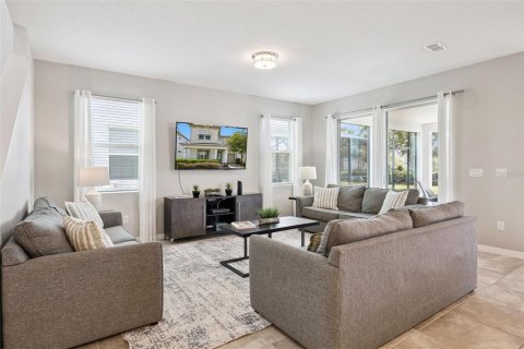 Casa en venta en Kissimmee, Florida, 6 dormitorios, 278.52 m2 № 2298214 - foto 7