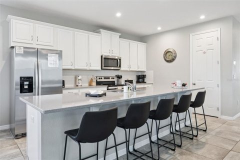 Casa en venta en Kissimmee, Florida, 6 dormitorios, 278.52 m2 № 2298214 - foto 13