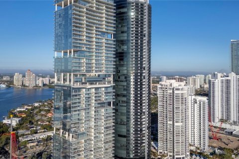 Condominio en venta en Sunny Isles Beach, Florida, 3 dormitorios, 330.27 m2 № 1932696 - foto 13
