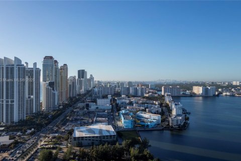 Condominio en venta en Sunny Isles Beach, Florida, 3 dormitorios, 330.27 m2 № 1932696 - foto 8