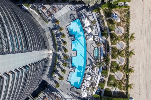 Condominio en venta en Sunny Isles Beach, Florida, 3 dormitorios, 330.27 m2 № 1932696 - foto 23