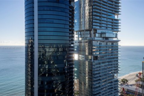 Condominio en venta en Sunny Isles Beach, Florida, 3 dormitorios, 330.27 m2 № 1932696 - foto 12