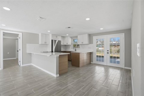 Villa ou maison à louer à Port Richey, Floride: 3 chambres, 121.89 m2 № 2103430 - photo 5