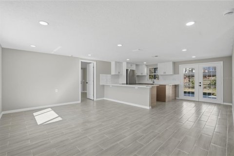 Villa ou maison à louer à Port Richey, Floride: 3 chambres, 121.89 m2 № 2103430 - photo 4