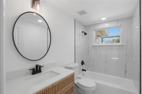 Villa ou maison à louer à Port Richey, Floride: 3 chambres, 121.89 m2 № 2103430 - photo 13