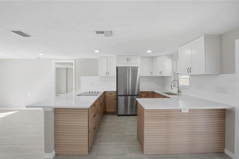 Villa ou maison à louer à Port Richey, Floride: 3 chambres, 121.89 m2 № 2103430 - photo 6