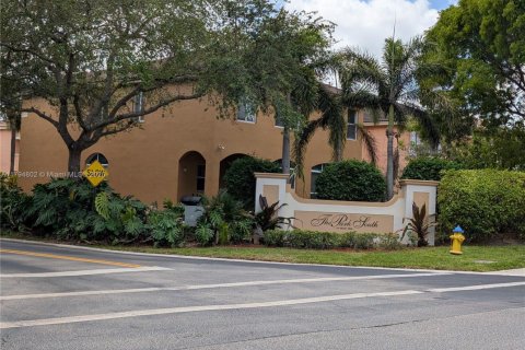 Casa en venta en Pembroke Pines, Florida, 5 dormitorios, 222.97 m2 № 1708000 - foto 3