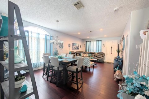 Casa en venta en Pembroke Pines, Florida, 5 dormitorios, 222.97 m2 № 1708000 - foto 6