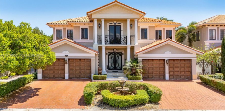 Casa en Cutler Bay, Florida 5 dormitorios, 438.22 m2 № 2059594