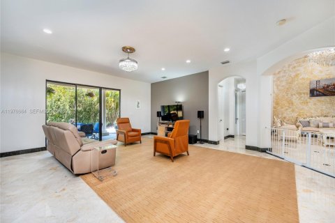 Casa en venta en Cutler Bay, Florida, 5 dormitorios, 438.22 m2 № 2059594 - foto 29
