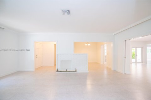 Купить виллу или дом в Корал-Гейблс, Флорида 5 спален, 290.97м2, № 1930253 - фото 23