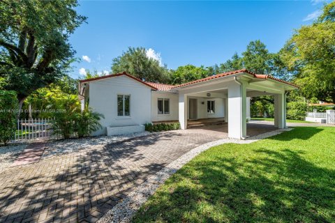 Купить виллу или дом в Корал-Гейблс, Флорида 5 спален, 290.97м2, № 1930253 - фото 13