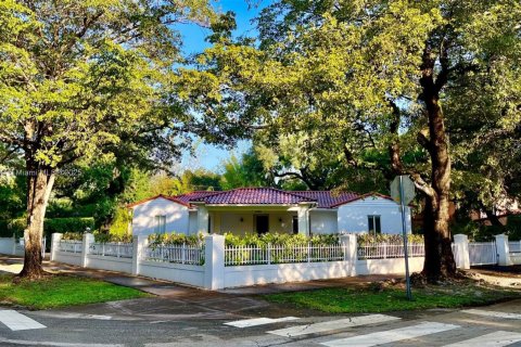 Купить виллу или дом в Корал-Гейблс, Флорида 5 спален, 290.97м2, № 1930253 - фото 12