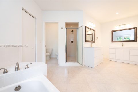 Купить виллу или дом в Корал-Гейблс, Флорида 5 спален, 290.97м2, № 1930253 - фото 9