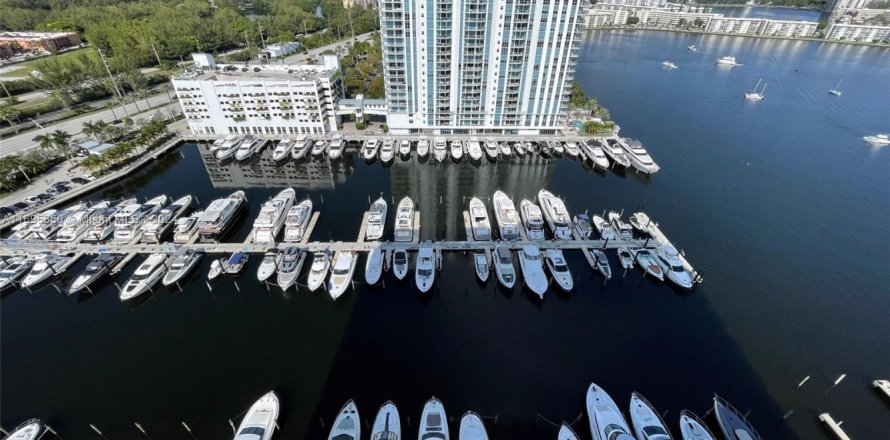 Condo à North Miami Beach, Floride, 2 chambres  № 1448728