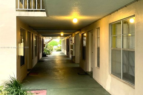 Condo in Lauderdale Lakes, Florida, 1 bedroom  № 1961256 - photo 28