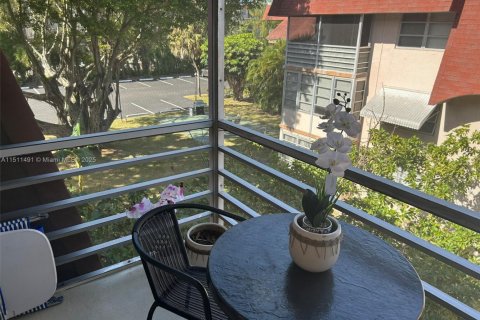 Condo in Lauderdale Lakes, Florida, 1 bedroom  № 1961256 - photo 20