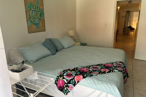 Condo in Lauderdale Lakes, Florida, 1 bedroom  № 1961256 - photo 10