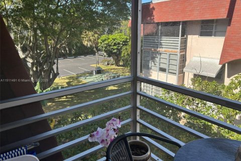 Condo in Lauderdale Lakes, Florida, 1 bedroom  № 1961256 - photo 22