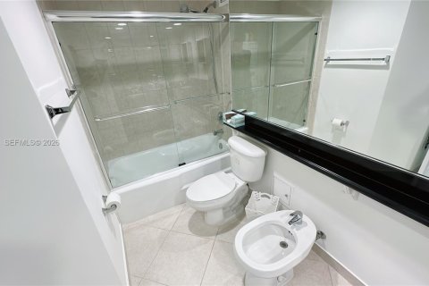 Condo in Miami Beach, Florida, 2 bedrooms  № 2047639 - photo 6