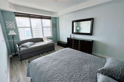 Condo in Miami Beach, Florida, 2 bedrooms  № 2047639 - photo 7