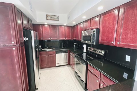 Condo in Miami Beach, Florida, 2 bedrooms  № 2047639 - photo 5