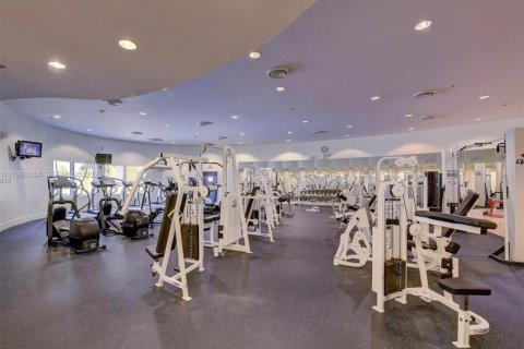 Condo in Miami Beach, Florida, 2 bedrooms  № 2047639 - photo 11