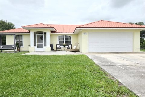 House in Okeechobee, Florida 3 bedrooms, 135.27 sq.m. № 1773746 - photo 3