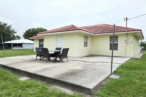 House in Okeechobee, Florida 3 bedrooms, 135.27 sq.m. № 1773746 - photo 6