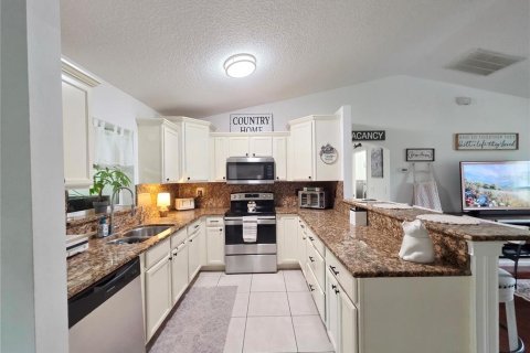 House in Okeechobee, Florida 3 bedrooms, 135.27 sq.m. № 1773746 - photo 12