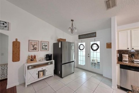 House in Okeechobee, Florida 3 bedrooms, 135.27 sq.m. № 1773746 - photo 10