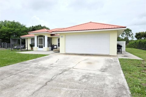 House in Okeechobee, Florida 3 bedrooms, 135.27 sq.m. № 1773746 - photo 2