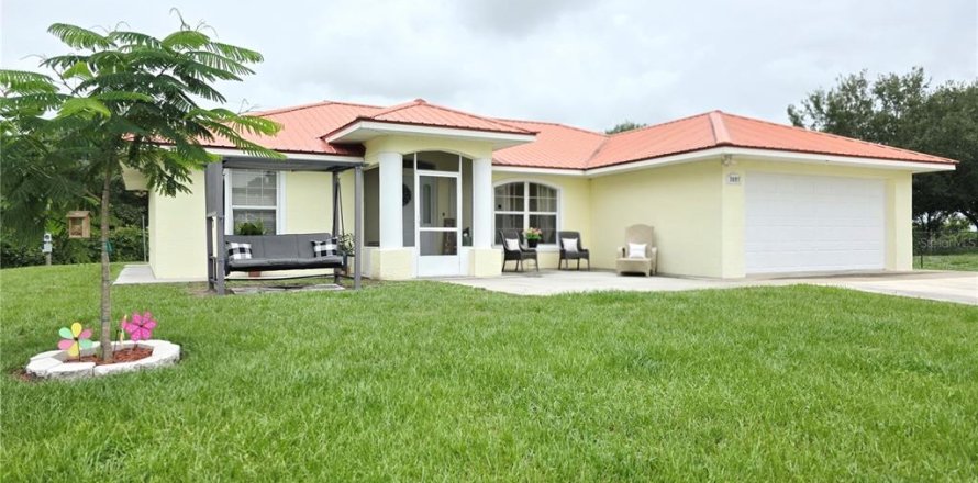 House in Okeechobee, Florida 3 bedrooms, 135.27 sq.m. № 1773746