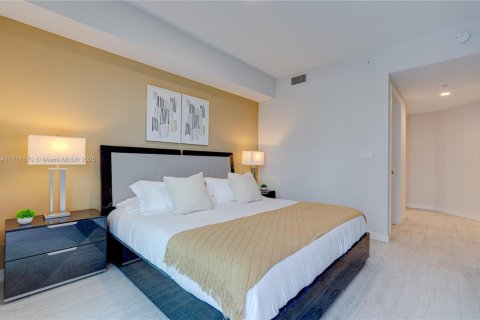 Condo in Miami, Florida, 2 bedrooms № 2035222 - photo 17