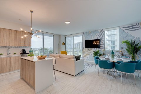Condo in Miami, Florida, 2 bedrooms № 2035222 - photo 2