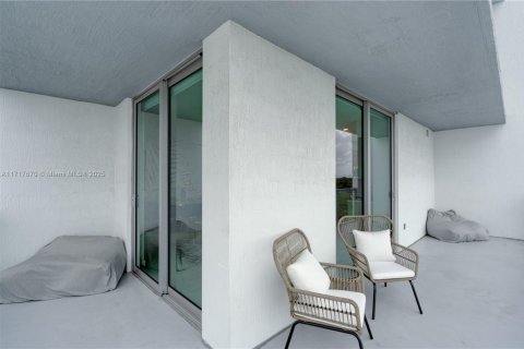 Condo in Miami, Florida, 2 bedrooms № 2035222 - photo 7