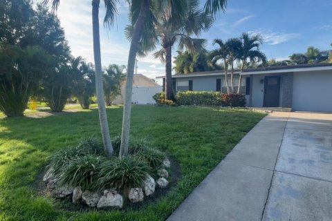 House in Largo, Florida 2 bedrooms, 95.32 sq.m. № 2388122