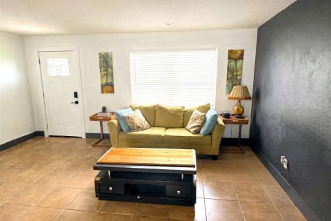 House in Largo, Florida 2 bedrooms, 95.32 sq.m. № 2388122 - photo 3