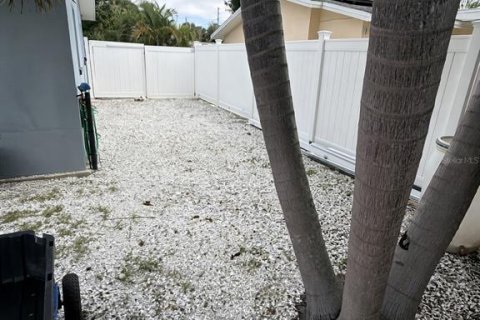 House in Largo, Florida 2 bedrooms, 95.32 sq.m. № 2388122 - photo 9