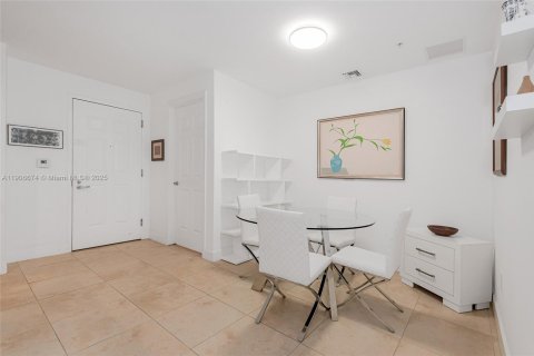Condominio en venta en Coral Gables, Florida, 1 dormitorio, 86.31 m2 № 1963192 - foto 4