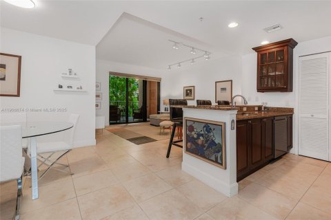 Condominio en venta en Coral Gables, Florida, 1 dormitorio, 86.31 m2 № 1963192 - foto 1