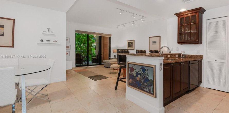 Condominio en Coral Gables, Florida, 1 dormitorio № 1963192