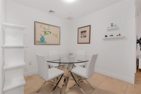 Condominio en venta en Coral Gables, Florida, 1 dormitorio, 86.31 m2 № 1963192 - foto 3